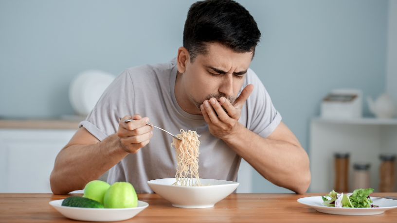 Lawrence Aseba Tipo explica como certos alimentos podem agravar ou aliviar os sintomas da ansiedade, influenciando diretamente o bem-estar emocional.