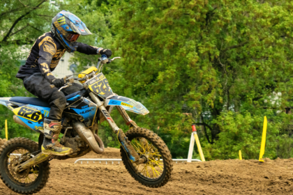 Teciomar Ábila leva você a sentir a adrenalina e a superação do verdadeiro motocross extremo.