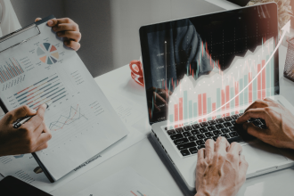 Andre de Barros Faria analisa como a cultura de dados, impulsionada pela IA, transforma rotinas, decisões e a colaboração no dia a dia das equipes.