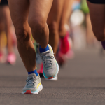 Márcio Velho da Silva compartilha estratégias práticas para manter a constância na corrida de rua e transformar o hábito em parte da rotina.