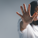 Prioridade e Gratuidade na Justiça para Mulheres Vítimas de Violência: Avanço Legal que Pode Transformar o Acesso à Proteção