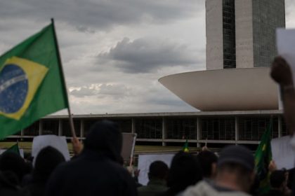 Constitucionalidade de lei vira centro de debate político e jurídico no Brasil
