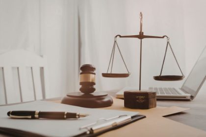 Quem Governa a Democracia Digital e os Desafios Regulação de Plataformas no Brasil